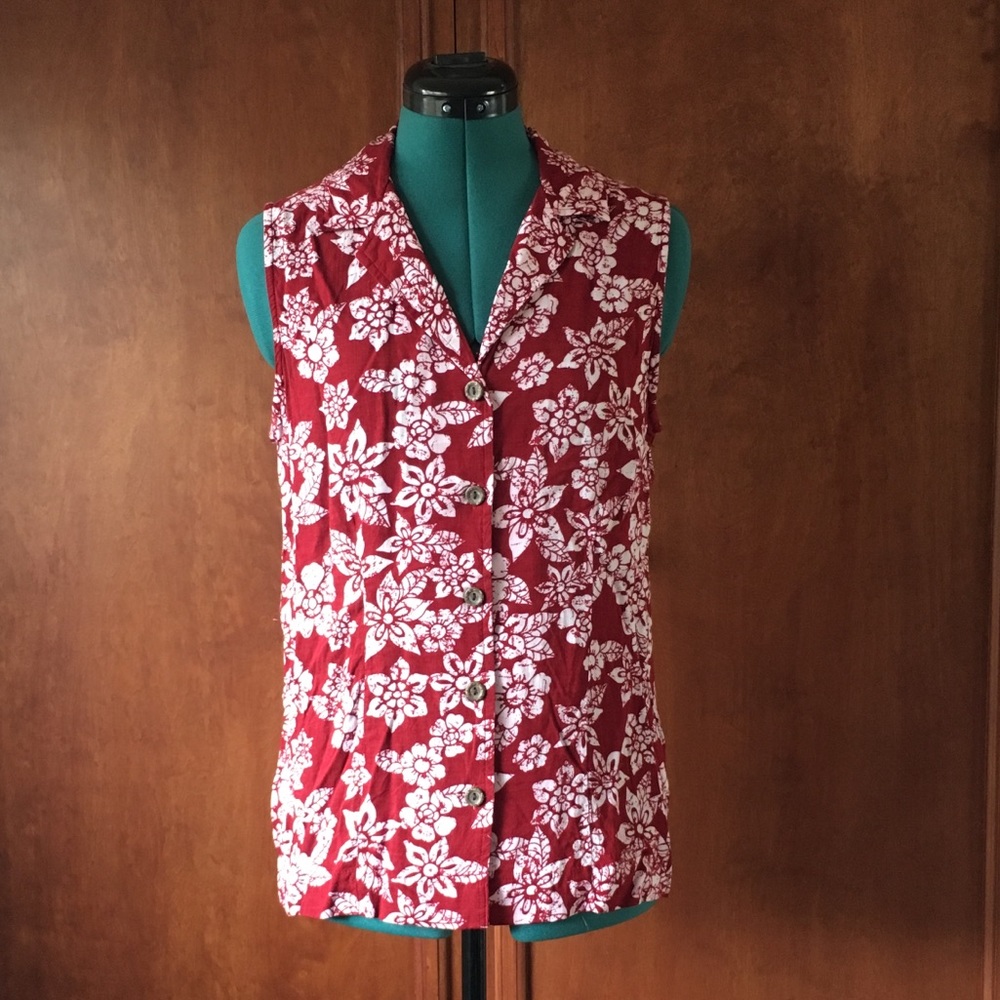 Croft & Barrow Crimson & White Flower Sleeveless